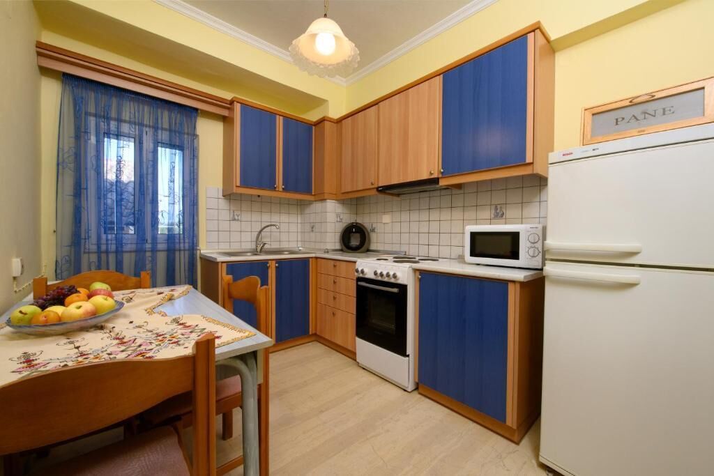 Fridge, oven, stovetop, toaster