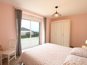 3 bedrooms, free WiFi, bed sheets
