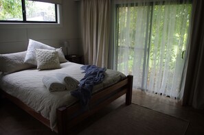 4 makuuhuonetta, silitysrauta/-lauta, ilmainen Wi-Fi, vuodevaatteet