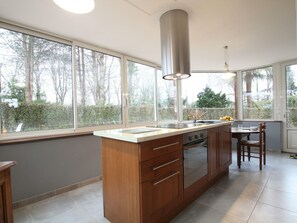 Fridge, microwave