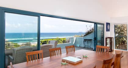 Huey's Lookout - beachfront spacious pet friendly home