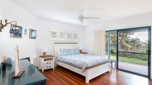 Iron/ironing board, Internet, bed sheets