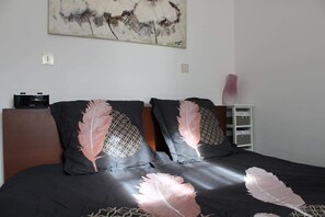 1 chambre, bureau, fer et planche à repasser, Wi-Fi