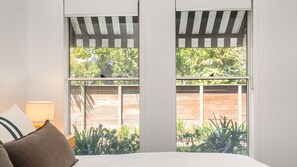 5 bedrooms, iron/ironing board, Internet, bed sheets