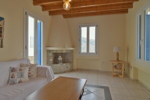 Comfort Villa | Premium bedding, in-room safe, individually decorated - Monolithos Villas (Andros)