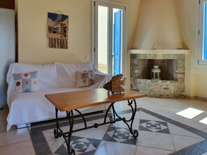 Comfort Villa | Premium bedding, in-room safe, individually decorated - Monolithos Villas (Andros)