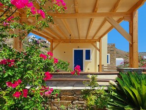 Executive Villa | Premium bedding, in-room safe, individually decorated - Monolithos Villas (Andros)