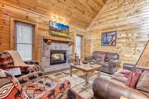 Relaxing 2BR Mountain Getaway! Hot Tub + Wifi