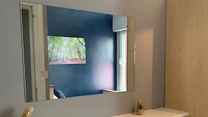 WiFi (free), individually decorated, individually furnished, bed sheets - City Centre Snug Apartments (Galway)