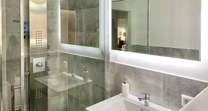 Modern & top equipped apartment with private garden