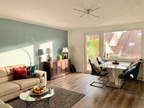 Smart TV - Modern & top equipped apartment with private garden (Uhldingen-Mühlhofen)