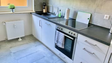 Kühlschrank, Ofen, Herdplatte, Geschirrspüler