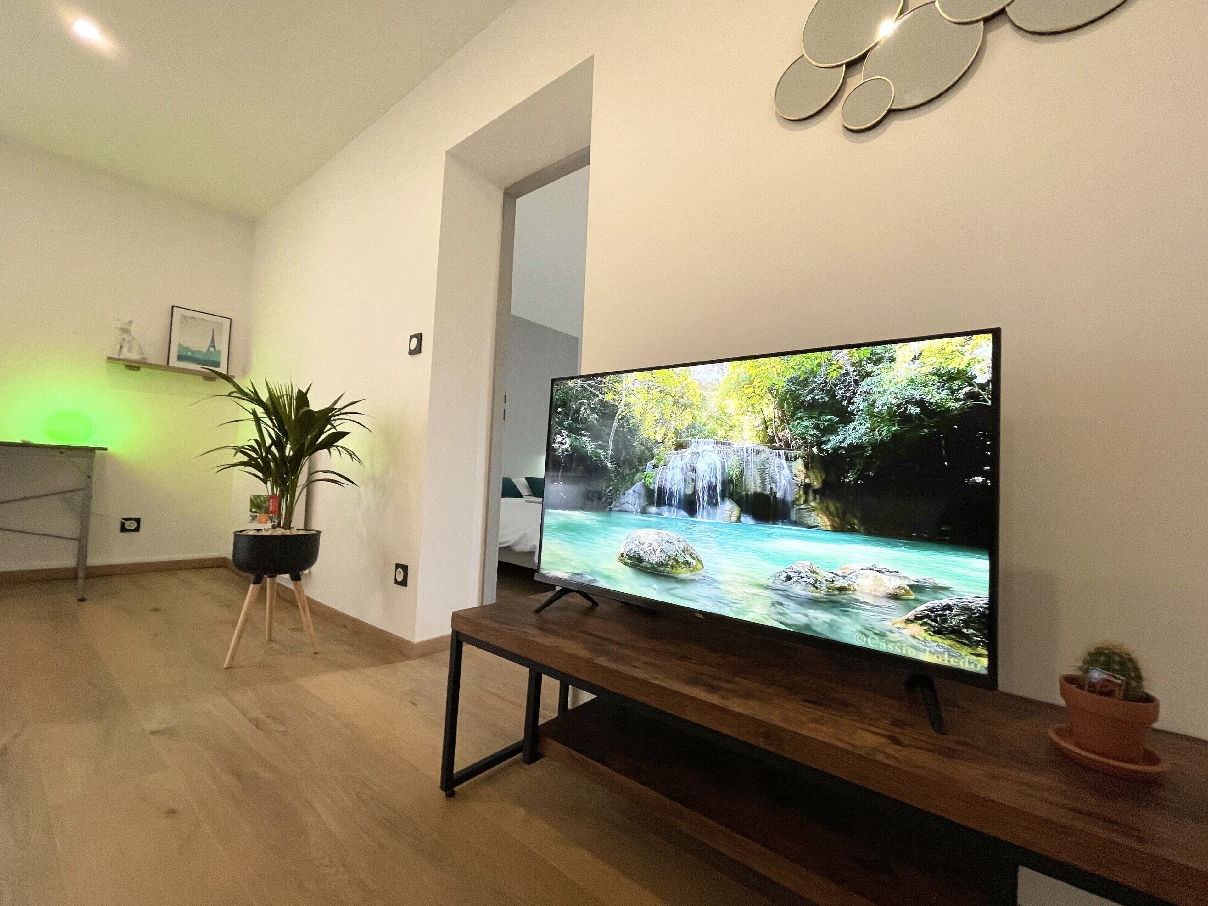 1 habitación, tabla de planchar con plancha, cuna de viaje y wifi 