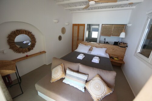 Vilos Suites At Firopotamos Beach