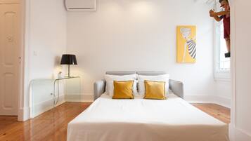 4 habitaciones, tabla de planchar con plancha, internet y ropa de cama