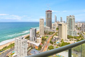 Property grounds - Surfers Paradise Luxury Holiday Apartment Oceans Forever (Surfers Paradise)