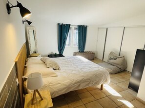 3 bedrooms, iron/ironing board, free WiFi, bed sheets
