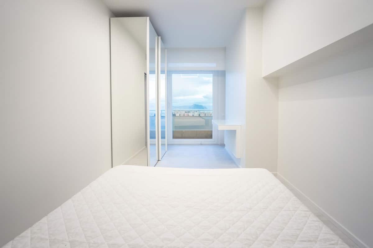 Deluxe Apartment | 1 bedroom, soundproofing, iron/ironing board, free WiFi