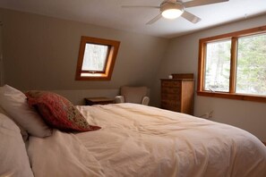 2 bedrooms, travel cot, WiFi, bed sheets - Jay Peak 3 miles - ski home via Big Jay! (Westfield)