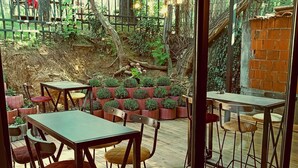 Garden - Hotel Gloria (Pristina)