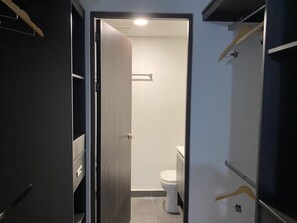 Suihku, pyyhkeet, saippua, sampoo