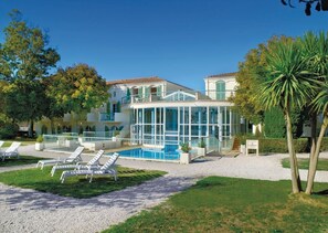 Piscine couverte, piscine extérieure