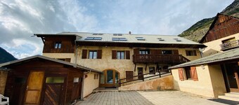 16 to 37-bed mountain gîte - Vars
