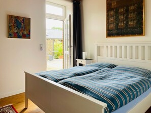 2 bedrooms, desk, iron/ironing board, free WiFi