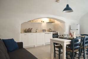 Apartment | Eigene Küche | Großer Kühlschrank, Ofen, Geschirrspüler, Wasserkocher