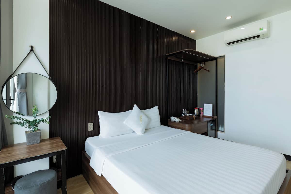 1 bedroom, minibar, desk, laptop workspace