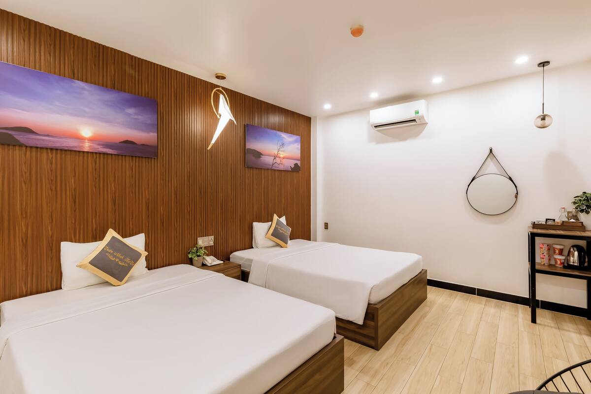 Habitación estándar con 1 cama matrimonial o 2 individuales | Minibar, escritorio y espacio para trabajar con laptop 