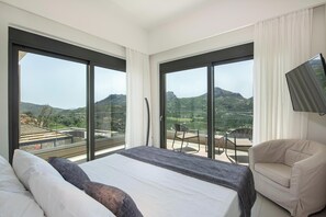 4 bedrooms, iron/ironing board, travel cot, free WiFi