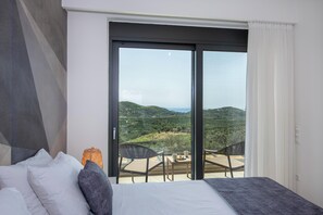 4 bedrooms, iron/ironing board, travel cot, free WiFi