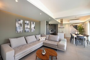 TV connectée, table de tennis de table