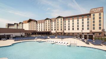 A hotel with a swimming pool, multiple floors, and a sign reading "Great Wolf Lodge".