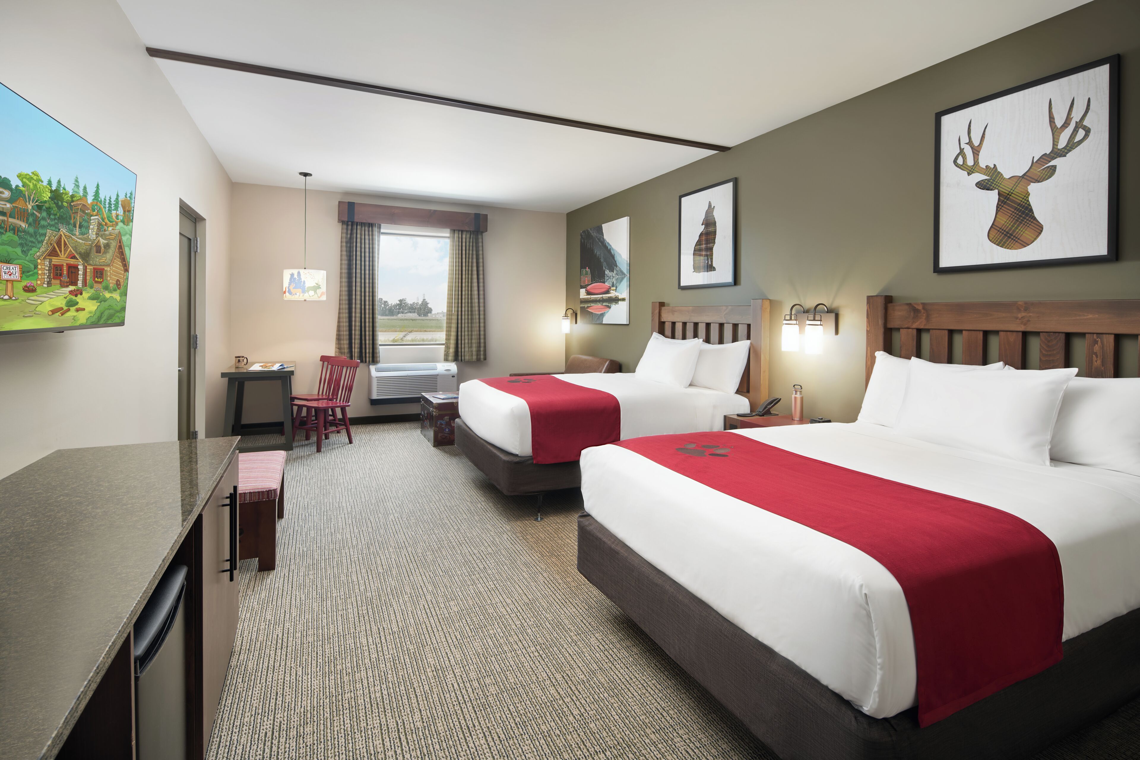 Family Suite | In-room safe, iron/ironing board, bed sheets