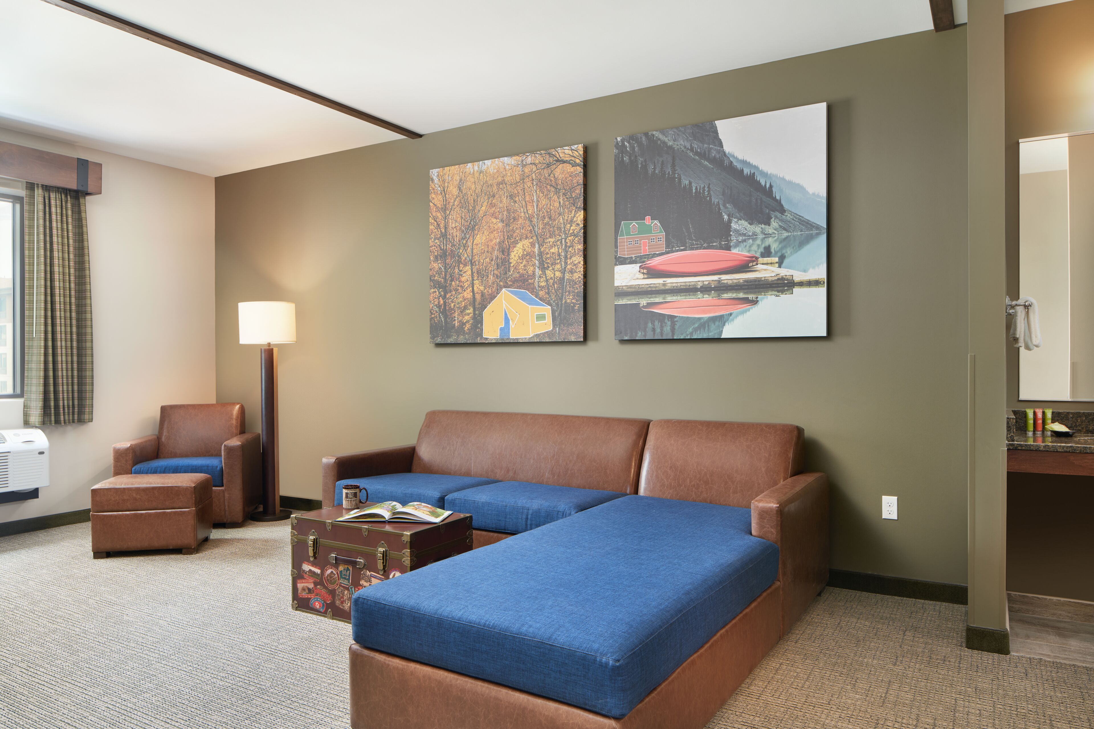 suite (grizzly bear) | in-room safe, iron/ironing board, free cots/infant beds, bed sheets