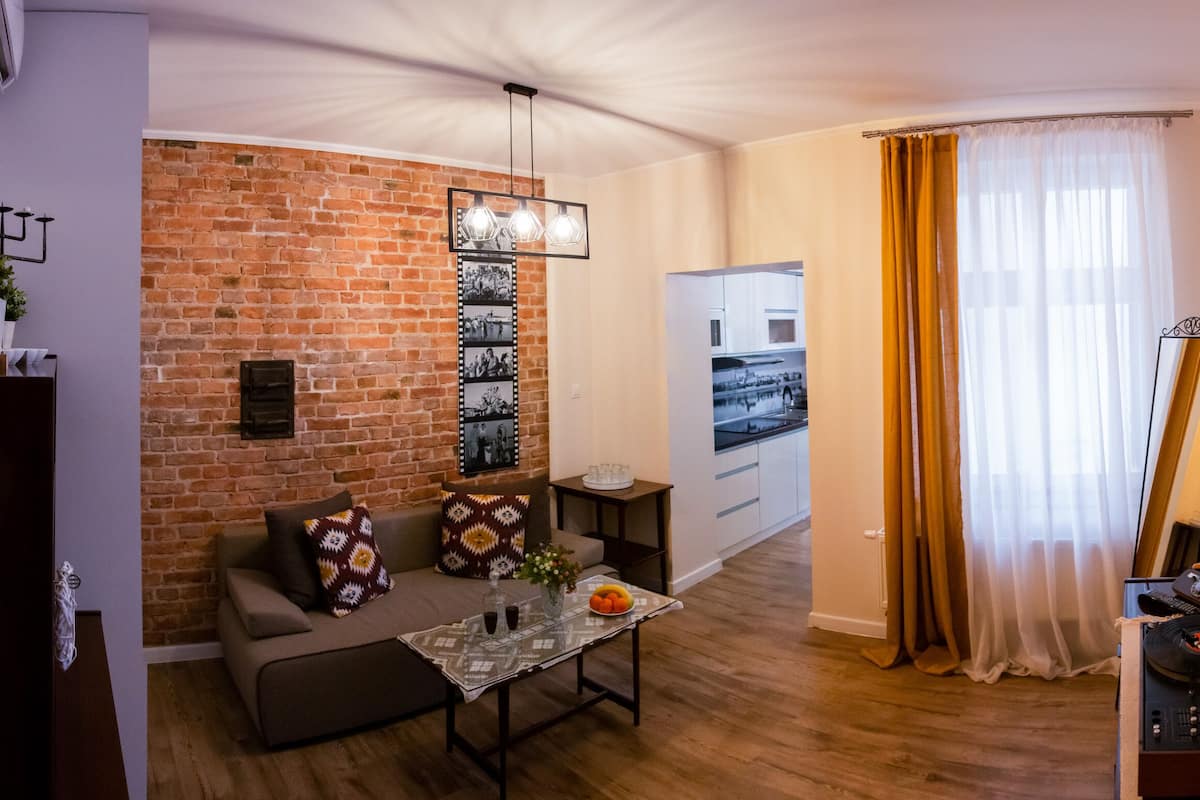 Apartamento de diseño | Zona de estar | Una televisión de pantalla plana