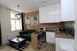 Apartamento clássico | Área de estar | TV de tela plana