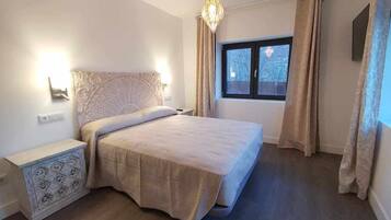 2 makuuhuonetta, silitysrauta/-lauta, vauvan matkasänky, Wi-Fi