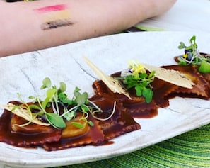 A plate of food with various toppings and sauces. - B&B Villa Maria Guest Rooms - San Roque Golf - Sotogrande (San Roque)