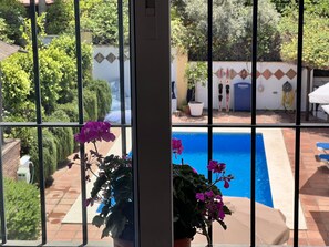 Comfort Room, Pool View (Purple) 2 | 1 ๊ฐ์ ์นจ์ค, ์ดํ๋ฆฌ์ ํ๋ ๋ผ ์ํธ, ๊ณ ๊ธ ์นจ๊ตฌ, ์ค๋ฆฌ/๊ฑฐ์ํธ ์ด๋ถ