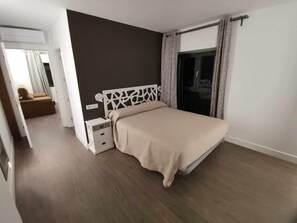 6 عدّة غرف نوم ومكواة/لوح كي وسرير سفر وواي فاي مجانًا