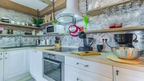 Fridge, microwave, oven, dishwasher