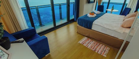 Panoramic Suite, Non Smoking, Sea View | 1 bedroom, hypo-allergenic bedding, iron/ironing board, free WiFi