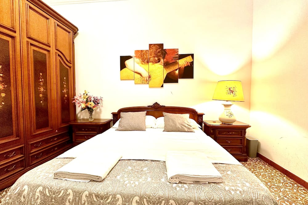 4 Bed-sleeps 8-central Rome-5 Min to Colosseum