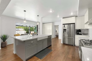 Refrigerador, microondas, horno, placa de cocina