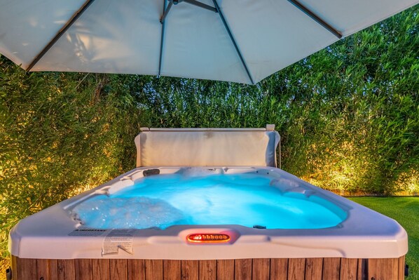 Outdoor spa tub - 2 Masters | FREE Heated Pool & Hottub | Theater (Scottsdale)