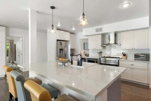 Fridge, microwave, oven, stovetop - 2 Masters | FREE Heated Pool & Hottub | Theater (Scottsdale)