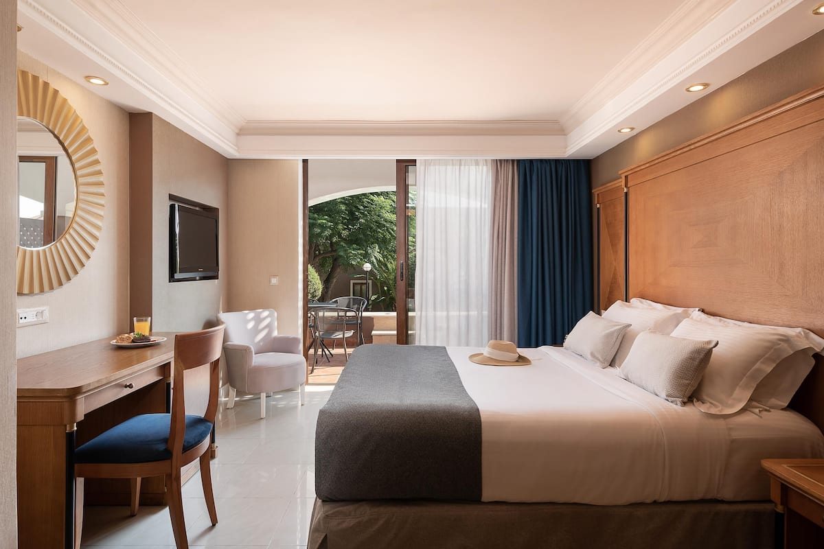 Family Suite Sharing Pool Garden View Bungalows | 迷你吧、客房内保险箱、办公桌、遮光窗帘